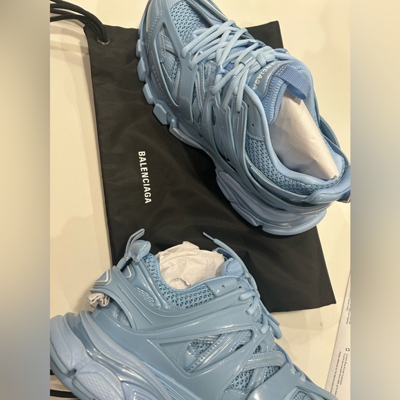 Designer Sneaker - Picture 7 of 8